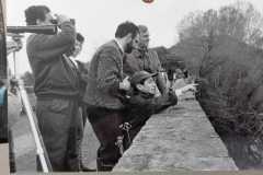 Birdwatching al lago Angitola. Anni 80. Il ragazzo è il crotonese Giuliano Monterosso, oggi laureato in Scienze Naturali e appassionato ornitologo.
